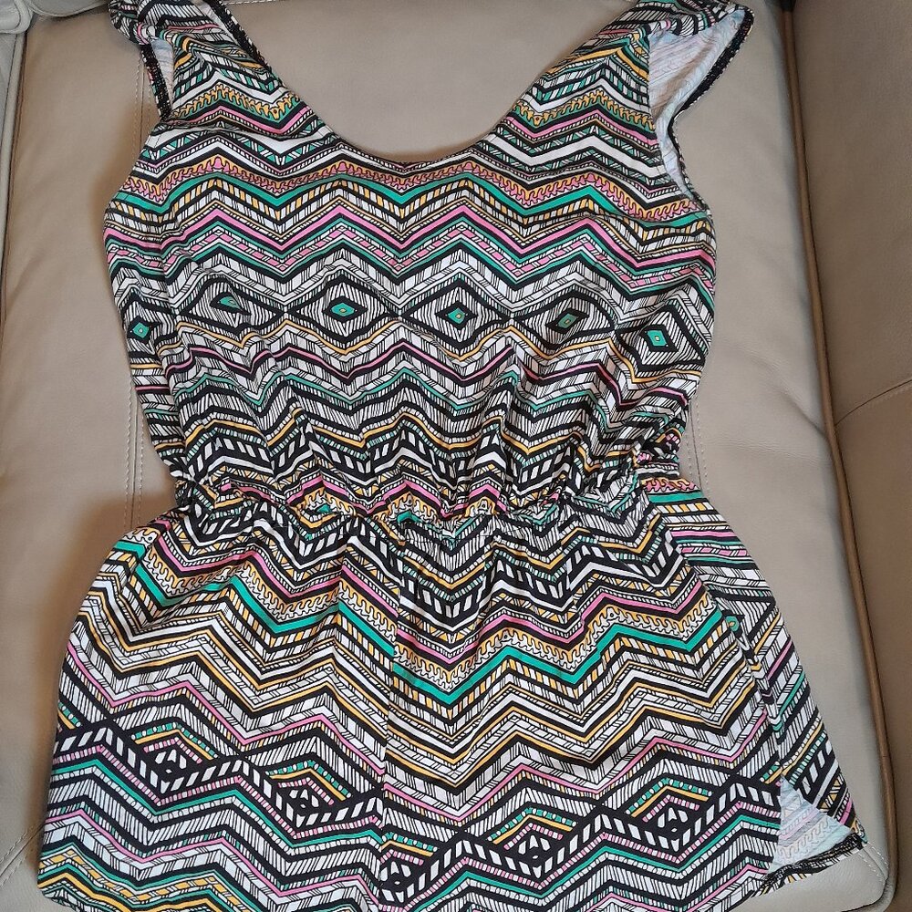 GEOMETRIC PRINTS ROMPER KEYHOLE BACK